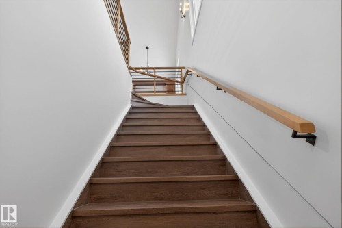 1129 Gyrfalcon Crescent, Edmonton, AB - Indoor Photo Showing Other Room