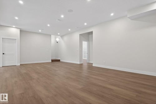 1129 Gyrfalcon Crescent, Edmonton, AB - Indoor Photo Showing Other Room