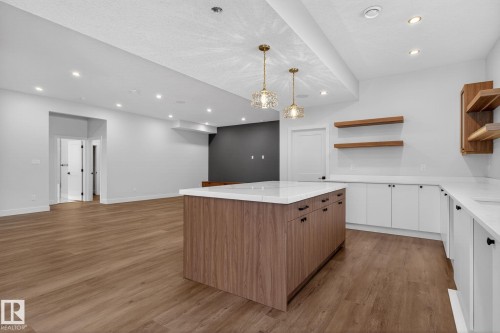 1129 Gyrfalcon Crescent, Edmonton, AB - Indoor Photo Showing Kitchen