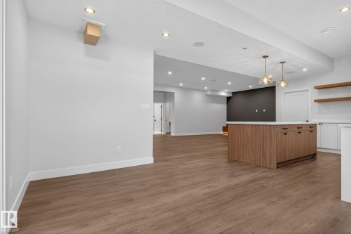 1129 Gyrfalcon Crescent, Edmonton, AB - Indoor