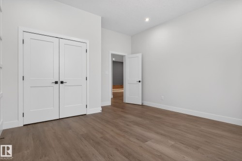 1129 Gyrfalcon Crescent, Edmonton, AB - Indoor Photo Showing Other Room