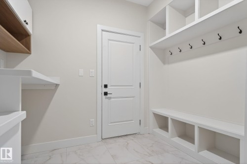 1129 Gyrfalcon Crescent, Edmonton, AB - Indoor