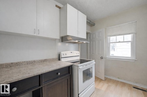 11114 80 Avenue Nw, Edmonton, AB - Indoor Photo Showing Kitchen