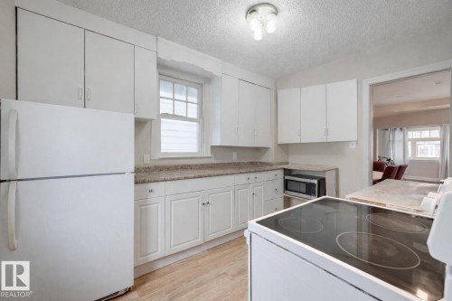 11114 80 Avenue Nw, Edmonton, AB - Indoor Photo Showing Kitchen