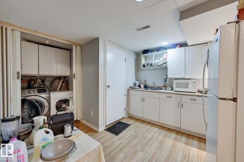 11114 80 Avenue Nw, Edmonton, AB - Indoor Photo Showing Kitchen With Double Sink