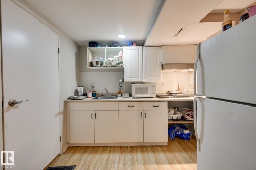 11114 80 Avenue Nw, Edmonton, AB - Indoor Photo Showing Kitchen