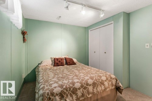 9512 147 Avenue, Edmonton, AB - Indoor Photo Showing Bedroom