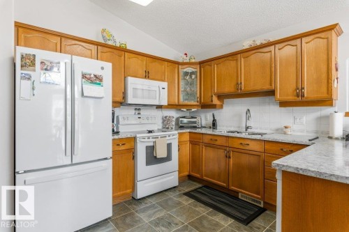 8 95 Gervais Road, St. Albert, AB - Indoor Photo Showing Kitchen