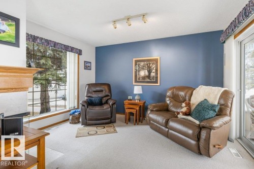 8 95 Gervais Road, St. Albert, AB - Indoor Photo Showing Living Room