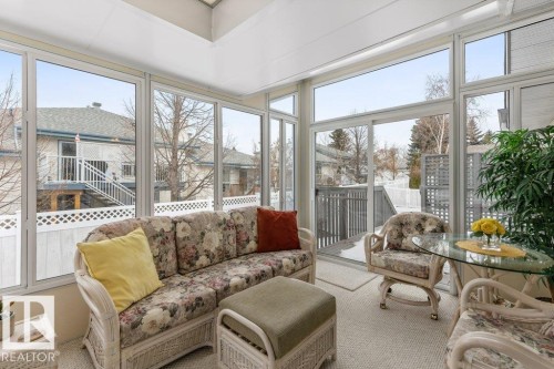8 95 Gervais Road, St. Albert, AB - Indoor Photo Showing Living Room