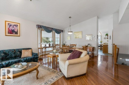 8 95 Gervais Road, St. Albert, AB - Indoor Photo Showing Living Room