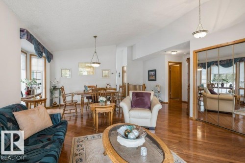 8 95 Gervais Road, St. Albert, AB - Indoor Photo Showing Living Room