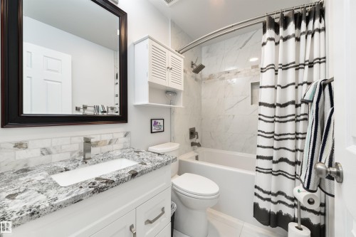 16020 123 Street, Edmonton, AB - Indoor Photo Showing Bathroom