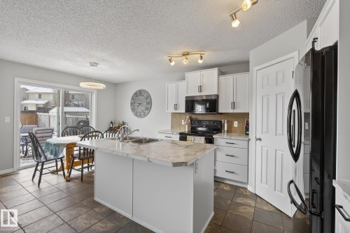 33 Hartwick Gate, Spruce Grove, AB - Indoor Photo Showing Kitchen With Double Sink