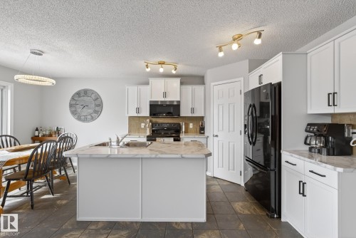 33 Hartwick Gate, Spruce Grove, AB - Indoor Photo Showing Kitchen