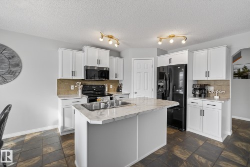 33 Hartwick Gate, Spruce Grove, AB - Indoor Photo Showing Kitchen