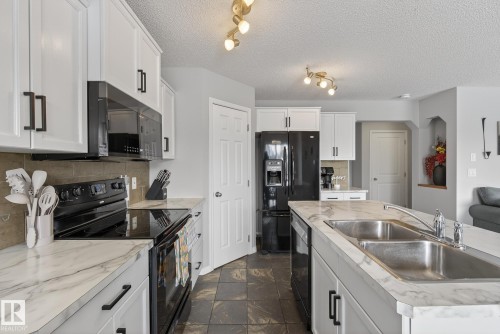 33 Hartwick Gate, Spruce Grove, AB - Indoor Photo Showing Kitchen With Double Sink