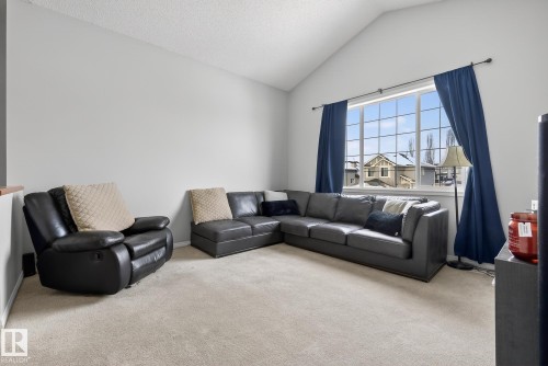 33 Hartwick Gate, Spruce Grove, AB - Indoor Photo Showing Living Room