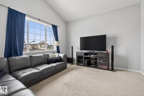 33 Hartwick Gate, Spruce Grove, AB - Indoor Photo Showing Other Room