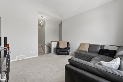33 Hartwick Gate, Spruce Grove, AB - Indoor Photo Showing Living Room
