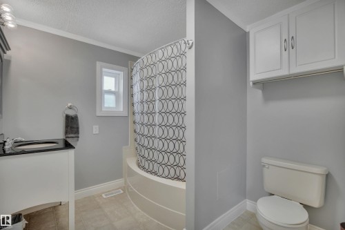 140 Evergreen Park Nw, Edmonton, AB - Indoor Photo Showing Bathroom