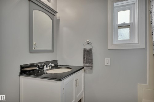 140 Evergreen Park Nw, Edmonton, AB - Indoor