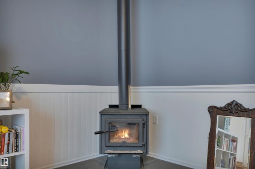 140 Evergreen Park Nw, Edmonton, AB - Indoor With Fireplace