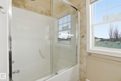 549 Hudson Road, Edmonton, AB - Indoor Photo Showing Bathroom