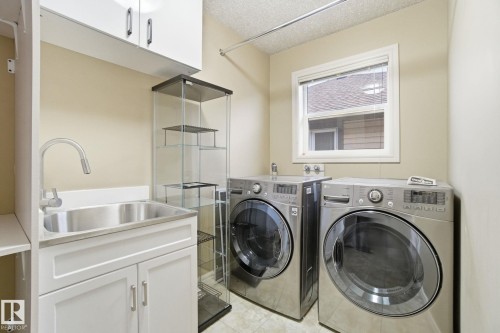 549 Hudson Road, Edmonton, AB - Indoor Photo Showing Laundry Room