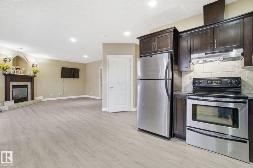 549 Hudson Road, Edmonton, AB - Indoor Photo Showing Kitchen