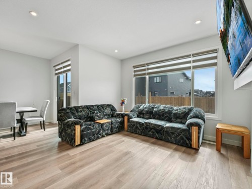 1143 Plum Lane, Edmonton, AB - Indoor Photo Showing Living Room