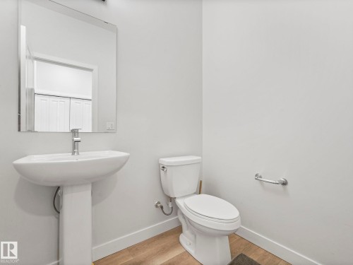 1143 Plum Lane, Edmonton, AB - Indoor Photo Showing Bathroom