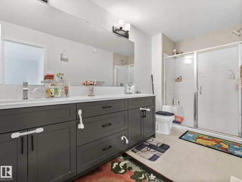 1143 Plum Lane, Edmonton, AB - Indoor Photo Showing Bathroom