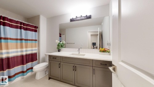 1143 Plum Lane, Edmonton, AB - Indoor Photo Showing Bathroom