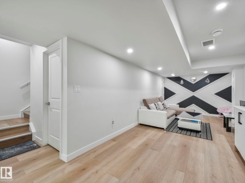 1143 Plum Lane, Edmonton, AB - Indoor Photo Showing Other Room