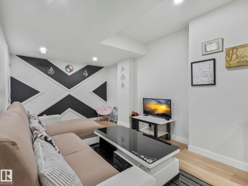 1143 Plum Lane, Edmonton, AB - Indoor