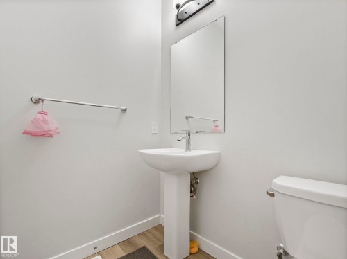 1143 Plum Lane, Edmonton, AB - Indoor Photo Showing Bathroom
