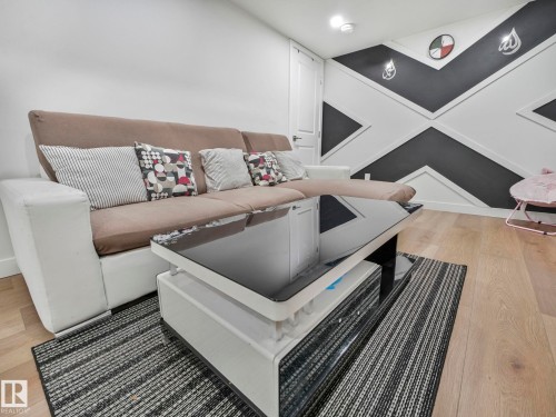 1143 Plum Lane, Edmonton, AB - Indoor