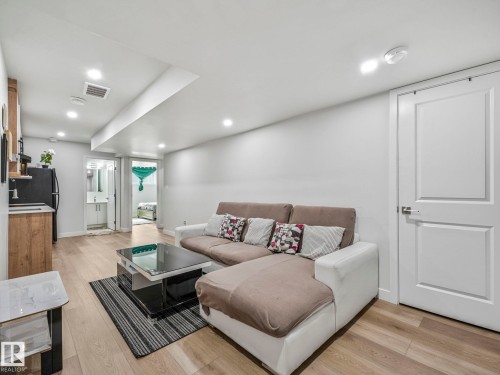 1143 Plum Lane, Edmonton, AB - Indoor