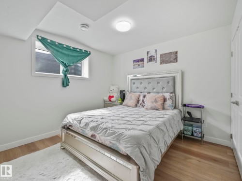 1143 Plum Lane, Edmonton, AB - Indoor Photo Showing Bedroom