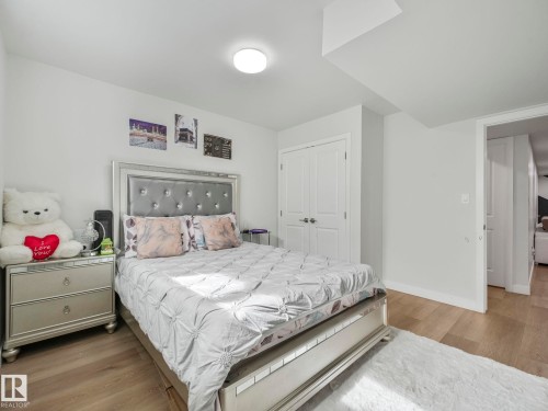 1143 Plum Lane, Edmonton, AB - Indoor Photo Showing Bedroom