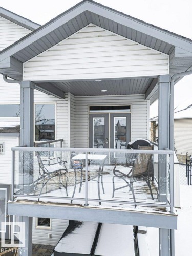 Covered outdoor deck with glass panel railings and ample room for seating - 33 Hillcrest Point(E), Fort Saskatchewan, AB - Outdoor With Deck Patio Veranda