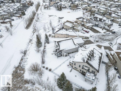 The property features an extensive yard area with mature trees and a fenced perimeter - 33 Hillcrest Point(E), Fort Saskatchewan, AB - Outdoor With View