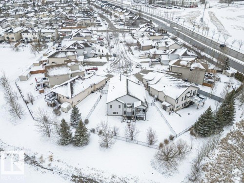 Aerial view of the property and surrounding neighborhood, featuring residential homes with sloped roofs and fenced yards - 33 Hillcrest Point(E), Fort Saskatchewan, AB - Outdoor With View