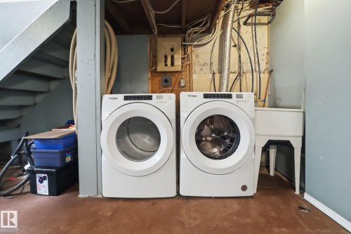 4414 46 Avenue, Leduc, AB - Indoor Photo Showing Laundry Room