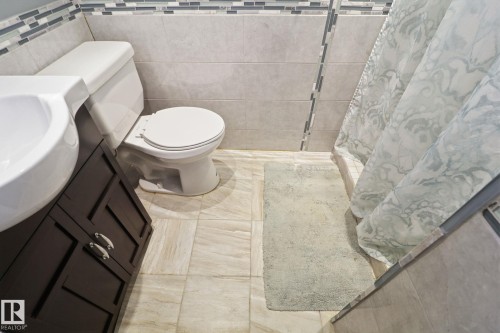 4414 46 Avenue, Leduc, AB - Indoor Photo Showing Bathroom