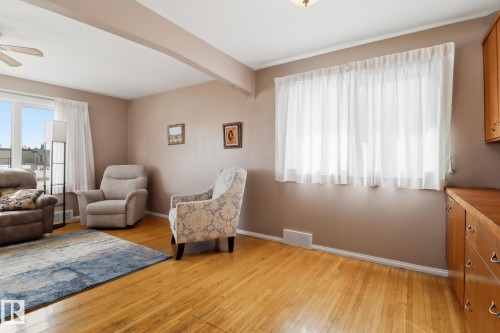 4414 46 Avenue, Leduc, AB - Indoor Photo Showing Living Room