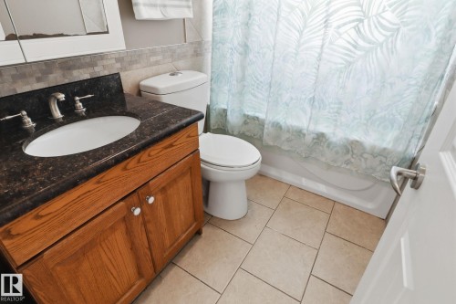 4414 46 Avenue, Leduc, AB - Indoor Photo Showing Bathroom