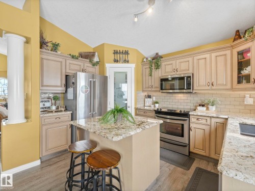 16412 61 Street, Edmonton, AB - Indoor Photo Showing Kitchen With Upgraded Kitchen