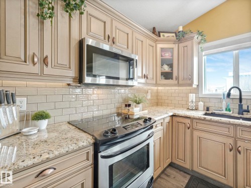 16412 61 Street, Edmonton, AB - Indoor Photo Showing Kitchen With Upgraded Kitchen